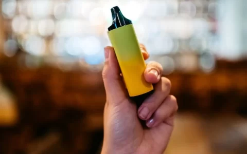 英国一次性电子烟使用量在禁令前下降