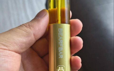 比熊三代电子烟：透明油仓设计，液晶屏电池电量显示