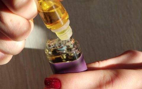 半数英国烟民使用注油式烟弹