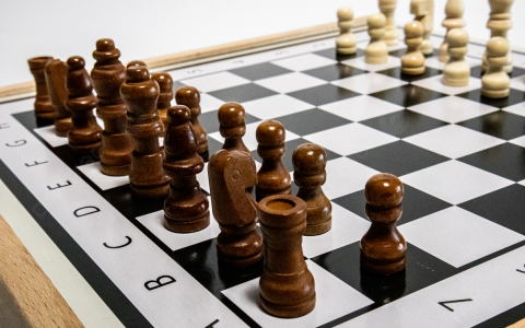 断崖式暴跌，谁在操控美国电子烟生死棋局？